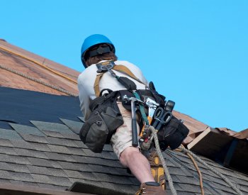 Shingle roofer in Davenport repairing storm-damaged roof