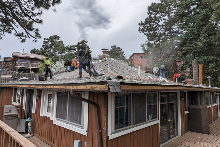 Roofing team working on a roof in Milan.